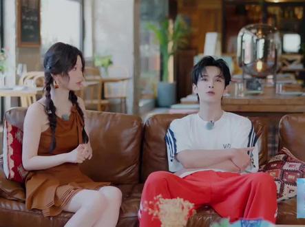 #泰甜啦 泰兰德外援已到达~ 和暮暮朝朝三人一起
开启即兴小剧场,随地大小演! #虞书欣 #何与 #mikeangelo