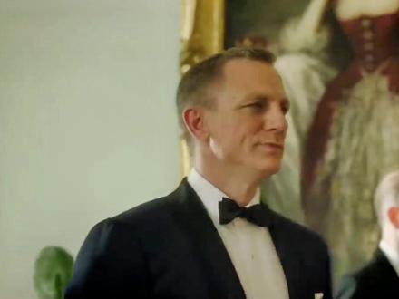 伦敦奥运会开幕式短片,007主角接女王,女王的柯基们出镜,伦敦风景大赏,女王跳伞等
#女王的柯基 #伦敦 #007 #萌宠