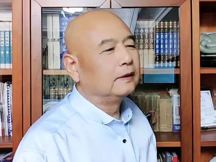 很奇怪的现象,新东方的30周年庆典,新东方没有上热搜,而在庆典晚会上演唱《我是如此相信》的董宇辉上了热搜。
新东方集团里俊男靓女云集,特别是东方甄选在去年下半年再招进来的新员工,这些人不论是就读学校还是学历都比董宇辉优越,家庭背景和才艺也是宇辉所不能及的,可就是宇辉这样一个农民的孩子,迅速的在这个极其优秀的群体中脱颖而出了,并拯救新东方与水火,成为新东方关键时刻解决关键问题的关键性人物。
董宇辉能够走到今天,而且光环越发的辉煌,和他知恩感恩有着直接的关系,他说:是你们的爱为我镀了金身,唱完歌之后的发言全程都是感谢大家,他的歌声是为我们唱的,感谢词也是有你有你们,他把一颗诚挚的感恩之心送给我们。也就是这样的孩子才有资格赢得千万丈母娘们的真心守护!大数据是不会说谎的,是最真实最要说服力的,董宇辉自去年6月9号后,他在线的场观人数和销售业绩都是东方甄选最漂亮的,最高的,虽然至今也没有进入到高管层,但他的存在直接影响着东方甄选,甚至影响着新东方的半壁江山!
我是如此相信,原来爱是如此动听!!
#董宇辉 #新东方 #东方甄选 #感恩 #丈母娘