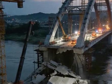 中铁十二局承建大桥塌落,江苏响水月港大桥事故致 5 人死亡 #响水大桥 #大桥建设 #响水事故 #月港大桥