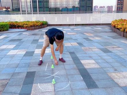初学轮滑,家长如何教孩子学会后交叉?很简单,画个水母就可以了。#轮滑教学 #轮滑培训 #儿童轮滑 #轮滑鞋 #零基础学轮滑 #初级轮滑 #轮滑少年 #亲子轮滑 #亲子互动 #幼儿园