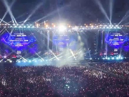 蚌埠群星演唱会沦为大型骗局,观众怒喊退钱