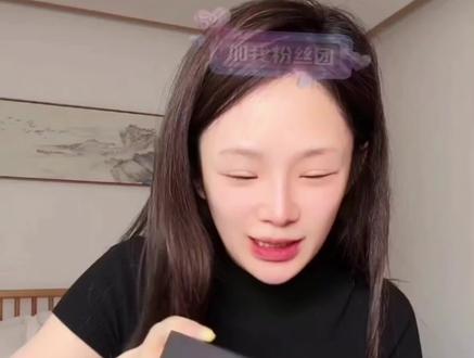 龙队520给瑶瑶买了二十克的黄金项链,瑶瑶很喜欢。二十克的爱,沉甸甸的甜#龙浩天瑶瑶#ai瑶瑶#520礼物#甜蜜日常#礼物开箱