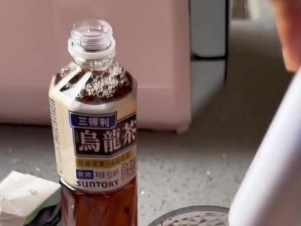 自装养老房第7天,自己动手给入户门灌浆 网购入户门才花了2300,安装师傅灌浆要200。果断自己买枪自己干,有手就行……
#入户门 #装修从基础开始 #装修日记 #装修避坑 #有点力气全用在装修上了