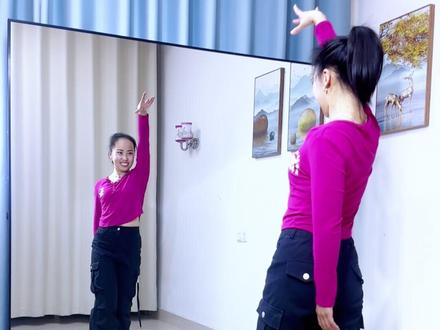 论口红对精气神的影响,今天我忘涂了。编舞:杨丽萍 #玉芬啊玉芬你让彪哥好伤心 #热门舞蹈 #仙仙健身舞