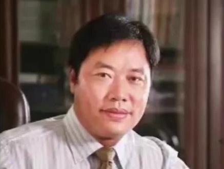 中国民营快递的开山鼻祖聂腾飞,申通快递创始人,他的手下创立圆通、中通、汇通、天天快递,可惜25岁就意外身故,妻子陈小英把股权卖给马云套现146亿与司机结婚#快递 #企业家 #真实事件 @抖音小助手