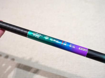 沃行天下极轻量版,超轻小综合,虽然整体锥度偏大,但是锥度变化还好,有点类似于荣耀鲤GLW等,并不容易死腰,实钓感受不错。前段偏软,稍大的个体回鱼较慢,可以用小子线,细线博鱼成功率相对青龙雨更高。本期对比仅对6.3米负责,其他尺寸未知。#钓鱼 #原来钓鱼才是抖音运动顶流 #爱生活爱钓鱼 #鱼竿 #开沃精工 #名伦