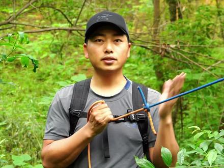 这个绳结安全可靠越拉越紧,即使受过很大拉力之后也能轻易解开,它就是:“齐柏林结”,也叫“飞艇结”#户外绳结#户外技能 #徒步#登山#露营