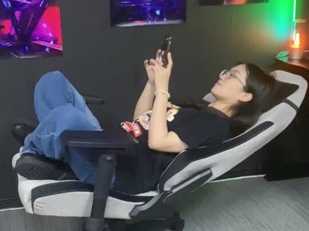 教你如果用椅子开启逍遥模式~搭配龙拳家产品更佳~#电竞椅 #电竞房 #电脑椅 #游戏外设 #电竞
