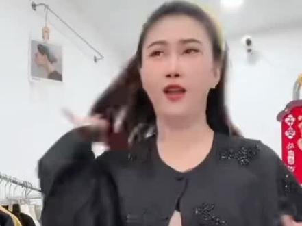 生命无常,且行且珍惜……
11日。有网友爆料:山西网红“王炸姐”直播中突发头痛,多次请求同伴拨打120,据悉其已不幸离世,年仅39岁……
大家少熬夜,熬夜能够诱发脑溢血,等猝死疾病😥