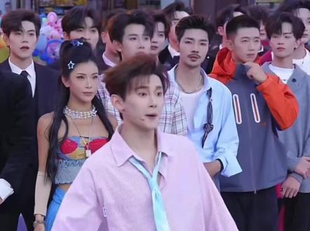 虽然今晚直播少了两个女生,但是紫霖&以太&带男团给我们带来了快乐,真的是笑得肚子痛@龙浩天🐲 (酉阳桃花源酉州古城直播) @以太⚡·银河系A @紫霖-爱乐L #龙浩天 #龙浩天团队 #龙浩天户外直播