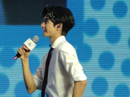 宋威龙唱歌 我不允许还有人没听过宋威龙唱歌
三首纯享🎶
1. 无名的人
2.天黑黑
3.忘记时间
#宋威龙 #林屿森 #宋威龙白衬衫男友感造型 #陈异 #元宋