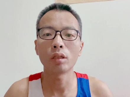 马孔多这背心真的可以,我买成79块,你们有买的更便宜的地方吗?我很喜欢这个渐变配色,大气,清爽,喜庆