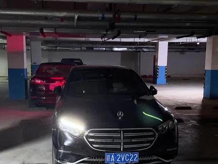 奔驰锁车的时候发现灯只亮一边关不掉,这是开启了驻车灯,不关闭会造成电池亏电#奔驰 #奔驰e300l #奔驰驻车灯 #奔驰大灯 #奔驰用车知识