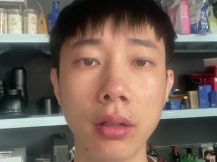 用AI反推提示词,这样做,新手也能快速出片! 很多人看到一张好看的图片,
也想用 AI 生成类似风格,
但一到写提示词就卡住了。
不是不会用工具,
而是不知道该怎么描述画面。
#AI #AI教程 #AI提示词 #gemini #AI绘画