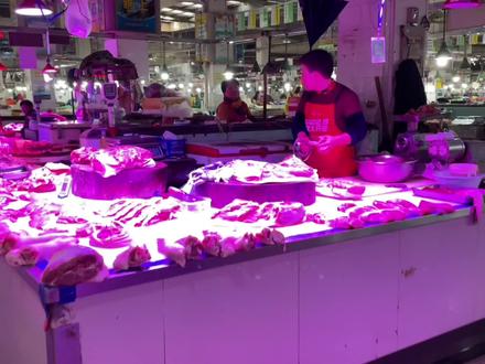 二弟送来5只阳澄湖大闸蟹,再烧个“酥肉锅仔”,喝一碗绍兴黄酒