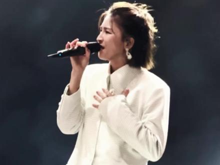 亲爱的 这些年 感谢有你在身边
#曾沛慈 #大风吹 #音乐现场
#过了这么多年曾沛慈依然能打