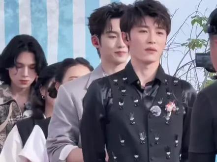 ✨这阵容!颜值天花板在逃男团吧?🕺唱跳双杀,风华合伙人#代旭