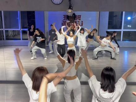 用#万妮达 烧到心巴上的歌曲可以怎样编排齐舞?还在为晚会/年会/比赛编排发愁?速来get这份齐舞队形编排技巧#齐舞#队形编排#odp编舞#干货分享@DOU+小助手