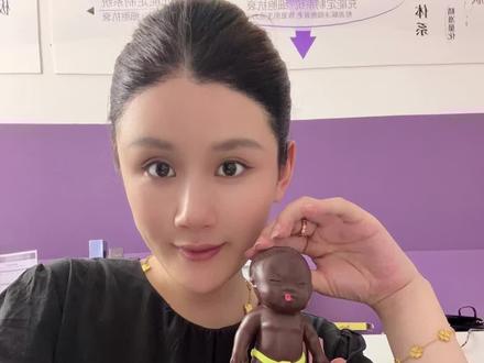家人们!我们家今天来了一个大网红~娜塔莎!第一视角体验!#黑娃娃解压玩具 #小黑人宝宝 #盛妆美学馆