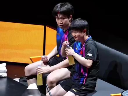 #孙颖莎王楚钦#香港总决赛
今天的混双看得太快乐了 死嘴也是憋不住一点 看似两人在笑 实际好多人都在笑吧 屏幕前的你笑没笑 我反正笑疯了😂😂😂