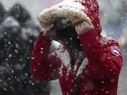 转发提醒!跳水式降温来了,一股寒潮来袭,我国将自北向南逐渐迎来降温,多地最高气温将创下半年来新低。#降温 #寒潮 #气温下降 #防寒保暖 @抖音小助手