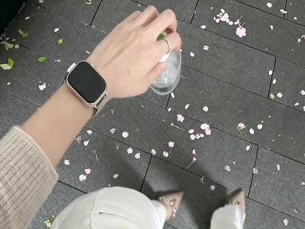 身材和男人 总得搞定一个吧#墨镜卡腰 #腰#热点