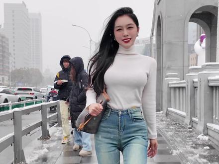 忽如一夜春风来,千树万树梨花开,潍坊下雪了,吃个朝天锅有多幸福#山东下雪了#潍坊朝天锅#雪润齐鲁真得劲