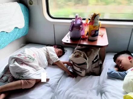 再穷也要在暑假带娃来一趟秦皇岛,比新疆近,比三亚便宜,关键是人少景美,平均温度在25度左右,带娃舒服过酷暑,那么来一趟需要准备的多少?今天接待的是湖南的一家四口,来看看具体是怎么玩的吧!
#秦皇岛旅游攻略#旅行推荐官#北戴河#乌兰布统旅游#秦皇岛旅游推荐