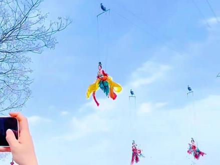 在河南看到了现实版“天女散花”。4月7日,河南洛邑古城景区回应:《洛神赋》节目从4月1日起每天3场表演,将持续至5月5日。(来源:四川观察)