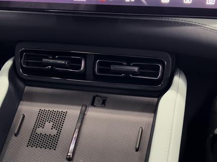 方程豹豹5的手机充电有点意思#方程豹豹5 #方程豹 #方程豹汽车 #比亚迪 #成都方程豹锦江中心