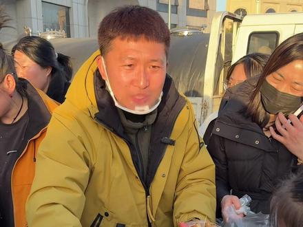 年后第一次出摊,做的土豆卷热狗肠,没想到这么受欢迎#摆摊创业 #我的生活日记 #vlog美食记