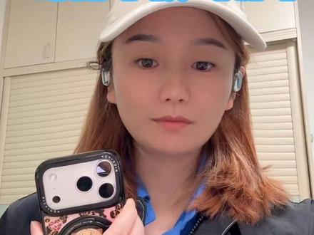 iPhone截图隐藏玩法🔥新手也能秒会! 谁懂啊家人们🙋♀️ 原来iPhone截图不止按电源键+音量键!
这几个宝藏技巧,护隐私、提效率,打工人/学生党直接封神,iOS15+就能用~
1️⃣ 基础但超酷的「敲击截图」
(适合单手操作、不想按按键的懒人)
✨ 设置方法:
打开「设置」-「辅助功能」-「触控」-「轻点背面」
选择「轻点两下」或「轻点三下」- 设置为「截屏」
打开「快捷指令辅助功能」-「辅助触控」选择「轻点一下」-设置为「截屏」
💡 使用感受:从此以后,只要在手机背面轻点两下,截图秒完成!优雅,永不过时~懒人必备!
2️⃣ 必学!Safari长截图/整页存档
(做攻略、存网页、收藏干货神器)
✨ 操作步骤:
1. 正常截图后,立刻「点击左下角预览图」
2. 顶部切换到「整页」模式
3. 点击「完成」,选择「存储PDF到文件」
💡 使用感受:再长的网页也能一网打尽,保存论文、旅游攻略、购物清单简直不要太方便!
3️⃣ 效率翻倍的「截图后即时操作」
(99%的人都没用透的功能!)
截图后左下角的预览图千万别忽略!
👉 「点一下」:进入编辑模式,画框、箭头、爱心、马赛克、签名一气呵成
👉 「向左滑」:截图秒存相册,无感又高效
👉 「长按住」:直接拖拽到微信、备忘录里发送,不用先存后发!
💡 使用感受:这个拖拽分享功能是我心中的YYDS,办公沟通效率直接拉满!
你还会哪些实用技巧,欢迎评论区分享!
#手机使用技巧 #苹果手机 #实用小技巧 #iphone截图隐藏功能#抖音流量扶持