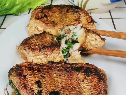 小时候经常吃的葵龙鱼饼,很久没吃了很是怀5念#记忆中的味道#广西特色美食#美食分享#抖音美食创作人 @抖音小助手