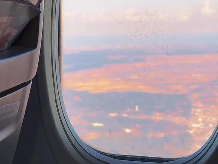 假期花小钱装大杯系列之存3500块就可以去东京旅游一趟!日本的消费真的没有很高,跟一线城市相差无几,但是真的很好玩。
💰开销:
护照120
签证180
机票来回1500
流量卡100
住宿三晚300
东京地铁票100
富士山来回230
吃饭970,约合一天6350日币,而一顿饭往往只需要1000日币
涩谷观景台不用去,用六本木高楼代替,效果可能还更好,所以实际上东京几乎没有什么收费的景点。
东京的地铁交通分为两部分,东京metro+都营地铁是第一部分,十三条线路,约占城市站点的60%,而JR铁路是第二部分,东京市内全长300-350公里,这张东京地铁72小时交通卡可以免费用在第一部分上,这已经可以满足几乎所有东京景点了,基本上都有站点,不存在为了坐地铁而绕很远的路的说法,让大家开通西瓜卡Suica,就是为了应对有些地方只有JR站点,那么你就可以刷一次西瓜卡去坐,这样整体最实惠。
#旅行推荐官 #日本 #日本旅游#旅行 #东京旅游