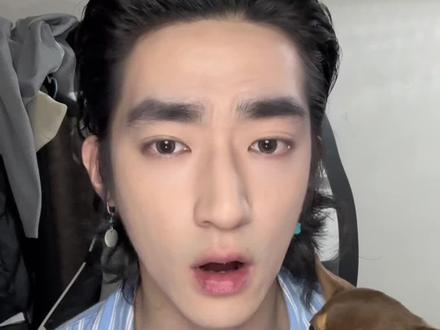 嘴角下垂嘴凸必看✅口轮匝肌紧致训练|徒手逆袭脸型 终于把口轮匝肌专项训练整理好了😭
嘴角垮、显老、嘴凸、拍照不上镜、说话吐字含糊
根源都是唇周口轮匝肌松弛无力!
不用医美、不用器械
每天10分钟,在家就能练,新手零门槛✅
每个动作三组
动作1 三个一组
动作2三个一组
动作3顺时针十五个逆时针十五个一组
动作4 十五个一组
每组间隔20-30s
#每日锻炼#变帅技巧 #主播超绝下颌线