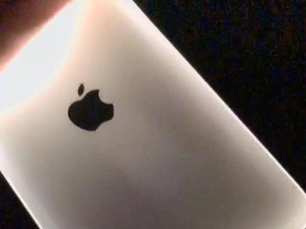 #iphone11 的玻璃后盖夜光模式美翻了