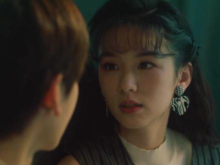 《你好1983》的编剧含金量有多高?好的改编从来不是照搬原著,也不是画蛇添足,而是在长剧的特点之下,为剧情服务,为人物服务。只有越来越多这样的编剧被看到,整个影视市场才有回暖的可能。#你好1983 #周也 #翟潇闻 #了不起的精讲团 #影娱漫谈编辑部