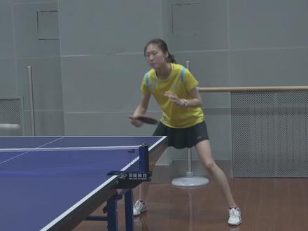 长胶怎么对付下旋球?美女教你直板长胶之刮打技术!