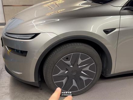 特斯拉轮毂改装案例 特斯拉轮毂到底怎么改?想听听各位前辈的建议#特斯拉modelyl #轮毂改装 #坚果车酷