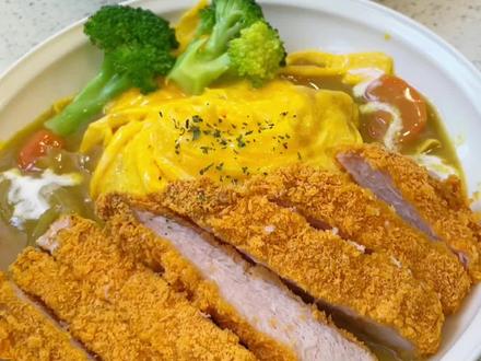 假期给孩子安排咖啡鸡排旋风蛋包饭简单又省事,今天与我女儿pK了旋风蛋,猜猜谁会赢😄#美食教程 #咖喱饭 #旋风蛋包饭