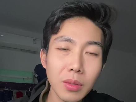 小金鱼知道陈均是穿越的时候第一反应不是惊讶,是问你痛不痛。#可否许我再少年男人的青春文学#可否许我再少年