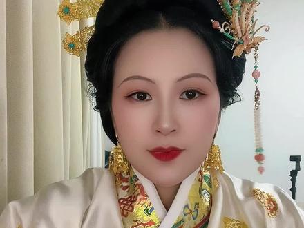 汉服复兴越火越危险?有人竟把清装包装成“汉服”骗国人!
“凤阳汉装”根本不是汉服,是彻头彻尾的文化偷换!#明制汉服 #明制 #新国风氛围感汉服推荐 #创作者中心 #创作灵感