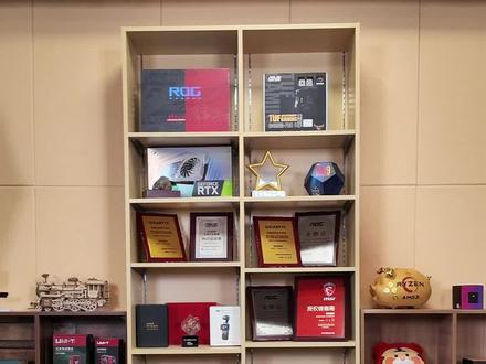 又能打游戏还能健身的电脑主机!5600+RX6750GRE 套餐二十
CPU:AMD 锐龙5 5600 散
主板:精粤B550M PRO(4+2供电,M.2*2)
散热:乔思伯CR1400 单塔四热管RGB风扇
显卡:盈通RX6750GRE 10G大地之神 双风扇
内存:金百达银爵 DDR4 3600 16G(8G*2)银色马甲条
固态:佰维NV3500 1T读写速度:3500/3000长江存储TLC颗粒
电源:玄武650SE 650W直出
机箱:傻瓜超人K77 青春版
合计:3499
套餐二十一
CPU:AMD锐龙5 7500F散
主板:精密B650M-D(6+2+1供电,M.2*2)
散热:乔思伯CR1400 单塔四热管RGB风扇
显卡:盈通RX6750GRE 10G大地之神 双风扇
内存:光威 天策 DDR5 6000 16G 单条 海力士Mdie 白色马甲条
固态:铠侠SD101TPCI-E40读写速度:5000/3900
电源:玄武650SE 650W直出
机箱:傻瓜超人K77 青春版
合计:4079
店铺配置均可升级 更换
在售显示器品牌:华硕ROG,TUF,AOC,飞利浦,HKC
#山西运城 #双十二 #盈通 #电脑配置 #AMD