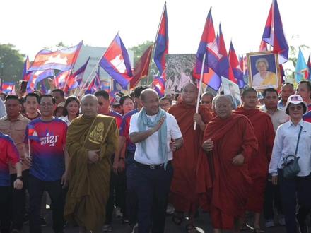 今日柬埔寨15万人抗议示威,声援边防军队#柬埔寨 #泰国