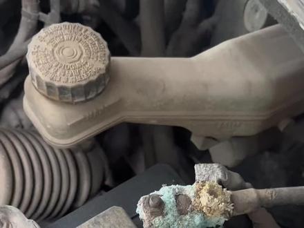 汽车电池桩头起霉氧化不用花钱的处理方法