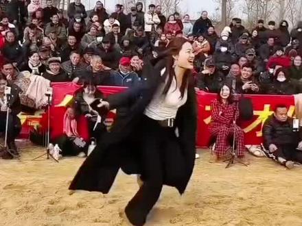 潘金莲上场,搞笑全场#演出现场视频分享给大家 #演出现场拍摄