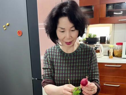韩国婆婆今天做小水萝卜水泡菜~开胃解腻~又脆又鲜#记录真实生活