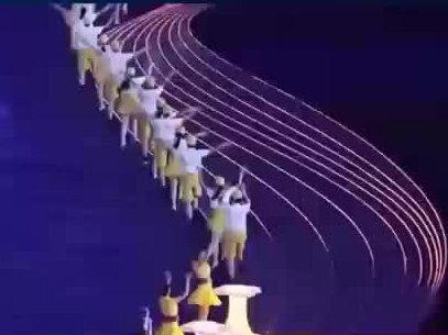 杭州开了的亚运会,一帮老外就看傻眼了,原来这个才是中国。随着杭州亚运会,正是拉开帷幕,外国网友在惊叹中国杭州亚运会的同时,却又一次口嗨了,来看看他们多是怎么说的吧。不敢相信这次杭州会的举办亚运会,竟然准备了56个竞赛场馆,这个数量比奥运会赛事场馆还要多,又是一次美妙的盛会。巴铁的网友说希望斯坦和中国的运动员有个好成绩,也希望我们两国友谊长存,中国杭州能举办本次亚运会,是完全正确的决定,让我们真正了解了中国,上次中国举办的大型运动赛事还是北京奥运会,期待这次的亚运会也会同样精彩,杭州太优秀了,杭州不仅能举办g20峰会,还能举办这么重要的国际性体育赛事,多么伟大的成就。韩国网友说开幕式上韩国运动员的精神十足,期待这次韩国运动员能在奖牌榜上更进一步。不过我想说这确定是中国自主制造的体育场吗?怎么看起来很像冬奥会的体育馆外观呢?我对此表示十分好奇,谁能给我一个合理的解释。日本网友说当我看到中国代表团进场时,现场掌声和欢呼声震耳欲聋,可没想到的时候当我们日本运动员出场时候,现场的声音竟然连1/10都不到,这不合适吧,毕竟我们都来参赛了,既然这样,那这次的乒乓球比赛项目就别怪我们不客气了。这里我想补充下对于这位日本网友的意见,客气点说我们只是吼累了,正好日本代表团来的时候我们在喝水休息,不客气的说,这一幕展现了中国人的团结和一致对外是中国人敢爱敢恨的真性情。太美妙了能把现代科技和艺术融为一体的开幕式,我还是第1次见到,这样的体育场和科技动感太震撼了。以前只认为中国的北京和上海才会如此宏伟绚丽,真不敢相信这里竟然是中国杭州,很难想象中国的其他城市会是什么样子。印度人说来到这里我完全看蒙了,感觉这里比新德里繁华到处是摩天大楼,大街上全都是巨大的屏幕,而我曾经以为这里很落后,这显得我如今多么愚蠢,我以后不会再相信印度的媒体了,简直太让我失望了。这些嫉妒的人和媒体是看不到这些的,中国的城市拥有惊人的繁华,更多现代化的建筑,这里人的素质也很高,多数印度人是完全搞不清楚中国的现状。老实说在新德里和孟买,你永远见不到这样繁华干净的商业街,只有满街的垃圾堆和各种刺鼻的气味,没有去参加亚运会,总体来说太失望了,其实俄罗斯还是很想去参加的,只是被做了限制,期待下次能在奥运会上见面吧。欢迎留言讨论