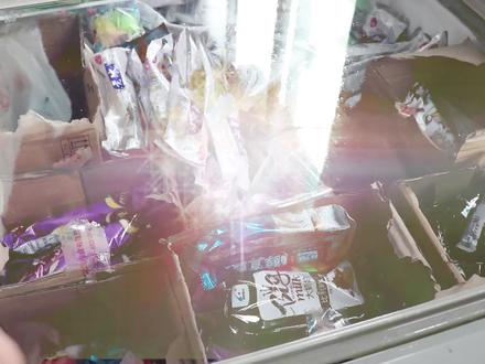 吃一根冰棍奖10元,小伙伴们吃了2根,为什么要给老板200元?